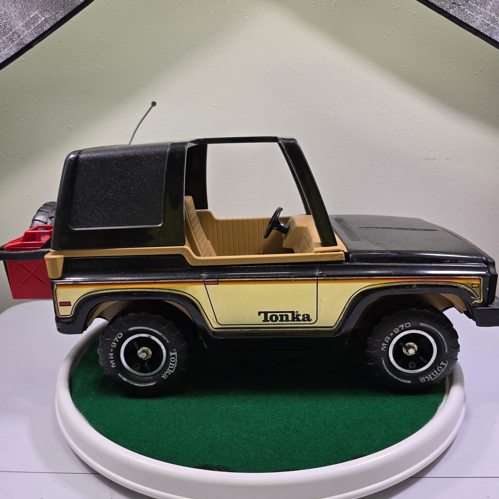 Vintage Tonka MR-970 4x4 Jeep Renegade Truck Black Tan Made in USA Pressed Steel - Picture 2 of 16